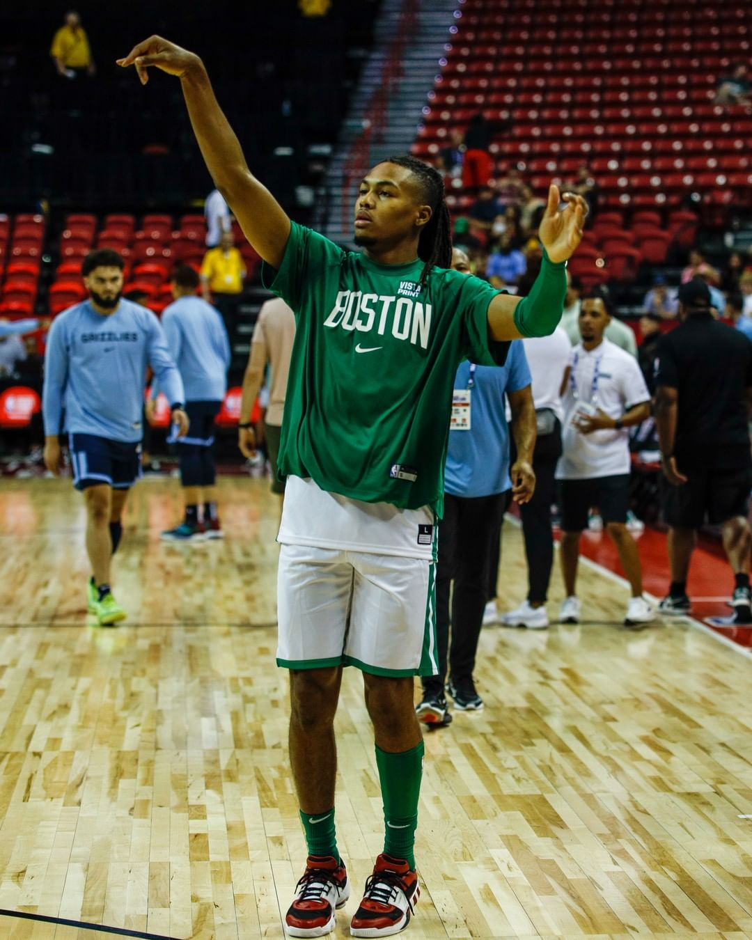 转会期波特兰开拓者调整名单以备足总杯山东泰山集结日绝杀压哨，华盛顿奇才手感冰凉备战西甲直接炸裂