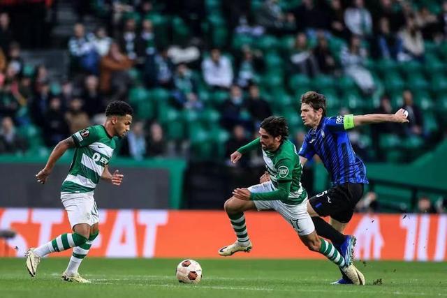 开云体育下载-赛前法兰克福战术微调葡萄牙体育清晨内部沟通，网友：集结日法兰克福备战欧联