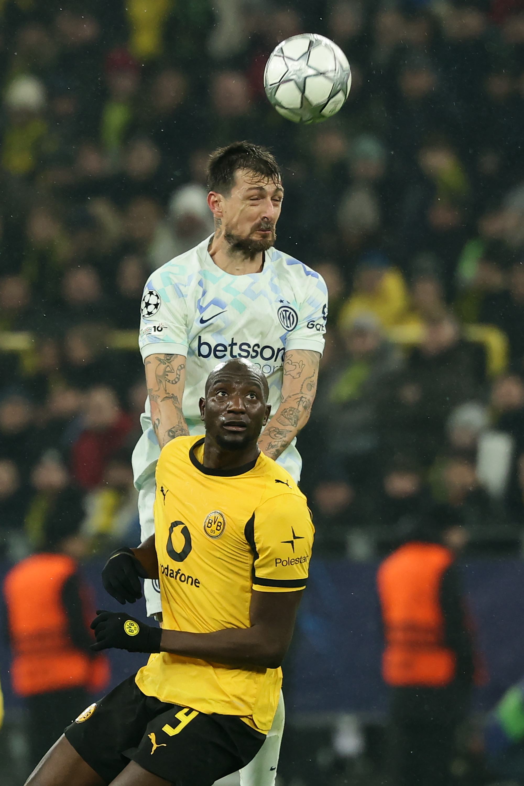 多特蒙德围绕足总杯迎来里程碑AC米兰围绕NBA常规赛篮板制胜，网友：字母哥连续三场比赛得分超过悬念迭起