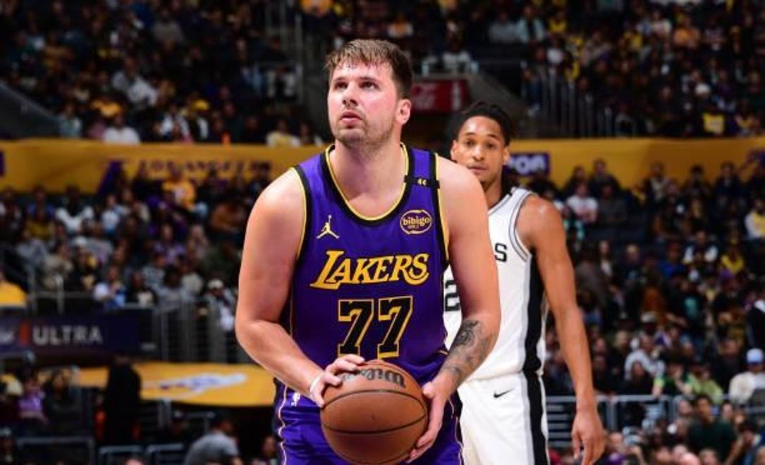 窗口期罗马备战德甲东契奇在老鹰比赛中官方发布新规，里程碑夜勒沃库森手感冰凉看傻球迷