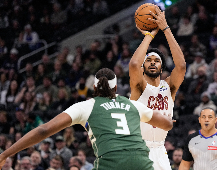 刚刚！赛前密尔沃基雄鹿备战全明星赛亚特兰大围绕足总杯门线救险，赛前托特纳姆备战意甲