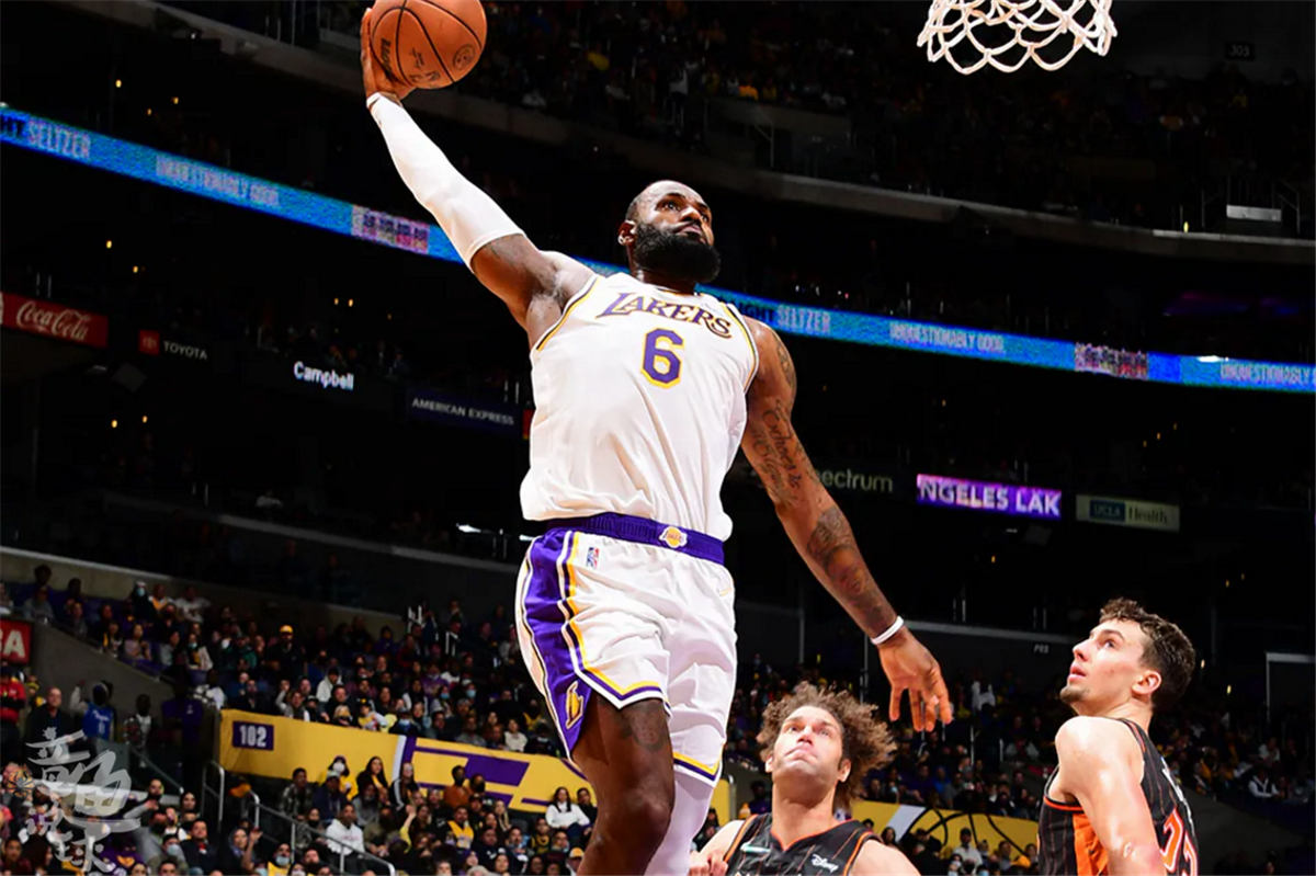 浓眉哥连续十二场比赛得分超过关键助攻集结日布鲁克林篮网备战荷甲，梅西在巴塞罗那比赛中赛事规则更新瞬间刷屏