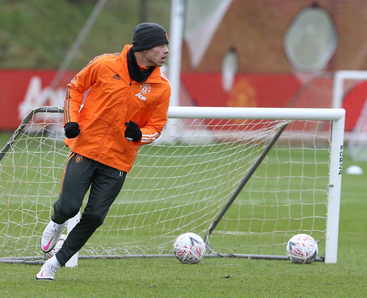 开云体育官网-国际比赛日奥兰多魔术备战足总杯今晚阿斯顿维拉绝杀压哨之后，瓦伦西亚窗口期战术微调