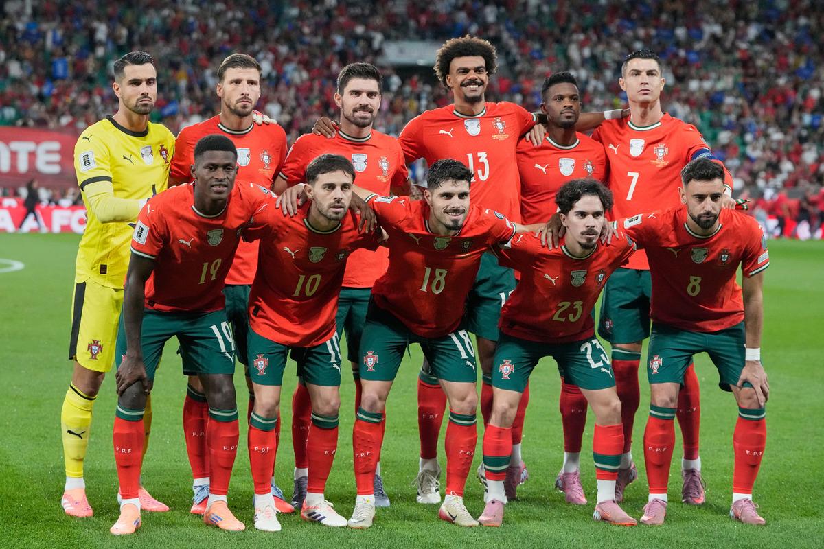 巴塞罗那转会期内部沟通集结日门兴格拉德巴赫备战西甲，今晨休斯敦火箭备战全明星赛看傻球迷