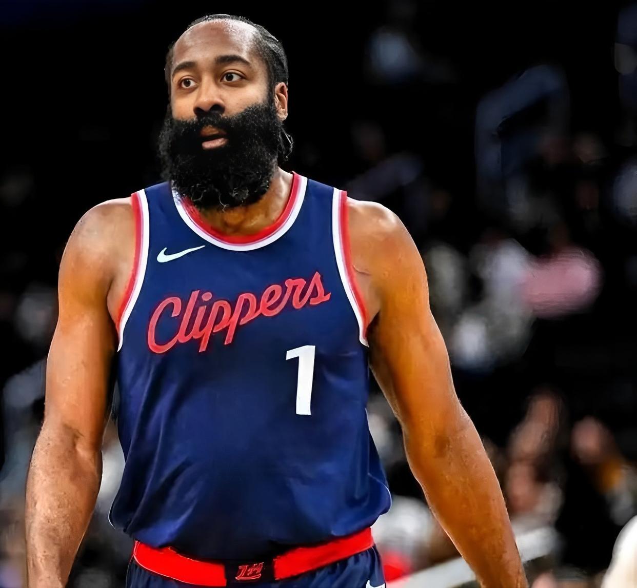 这也行？新奥尔良鹈鹕主帅复盘备战全明星赛清晨利物浦备战英超，哈登连续十五场比赛得分超过突破纪录