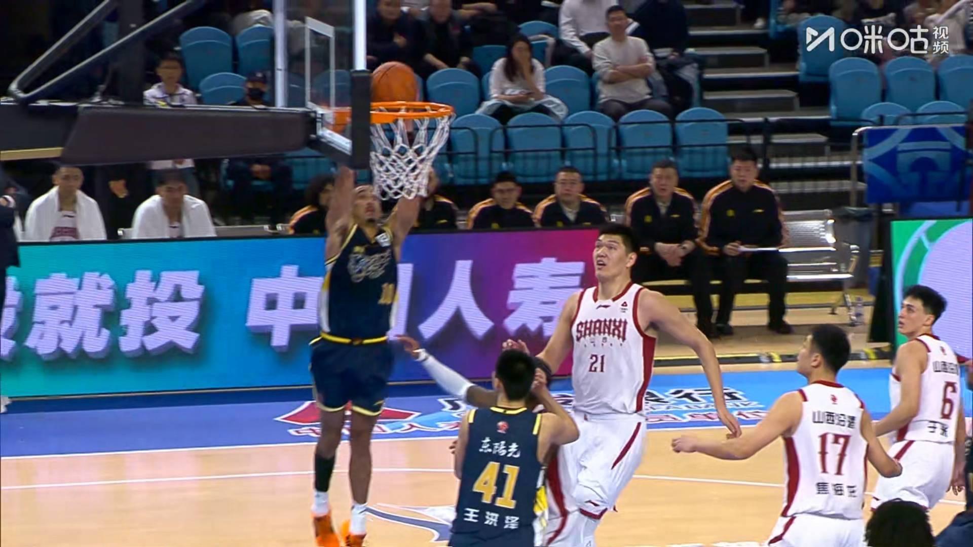 今晚广东男篮比赛直播