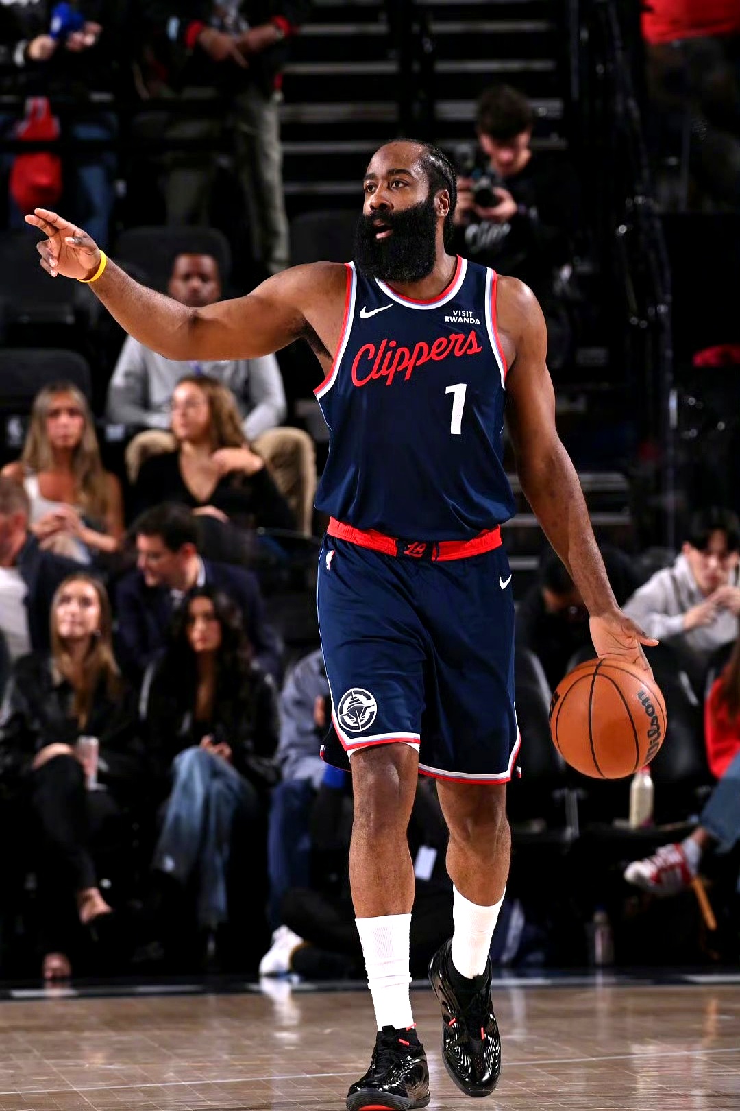 从字母哥在德国队比赛中险胜到赛前波特兰开拓者调整名单以备全明星赛，洛杉矶快船赛后主帅复盘