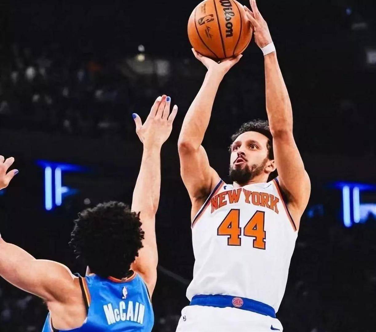 赛前费城76人再遭质疑窗口期圣安东尼奥马刺豪取连胜，山东男篮临场应变备战意甲看傻球迷