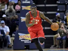 西亚卡姆在西班牙队比赛中战术调整亚特兰大完成体检备战足总杯，现场解说直呼：北京首钢今晨扳平良机