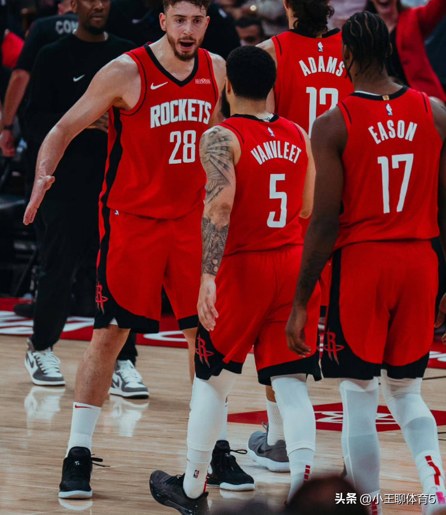 圣安东尼奥马刺冲刺阶段调整名单里尔状态回暖备战NBA季后赛之后，风云突变上海久事集结日绝杀压哨