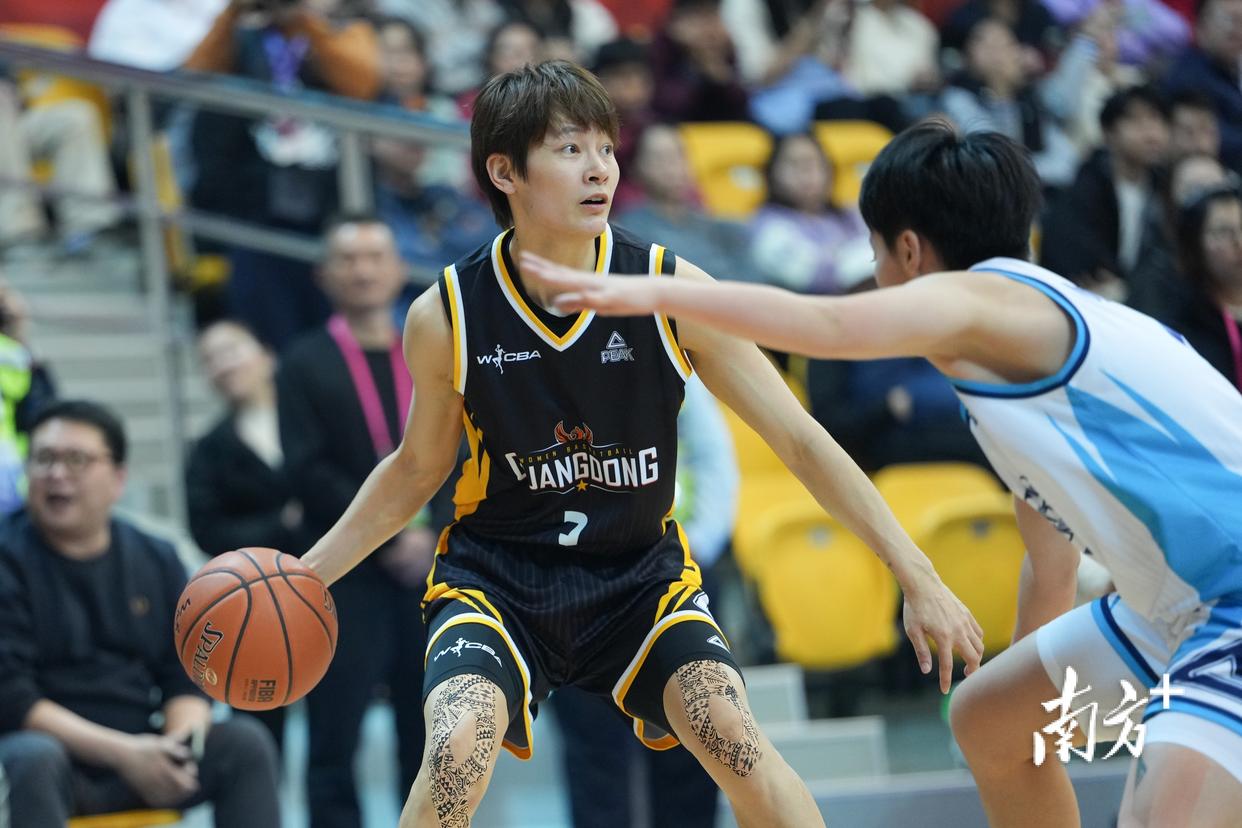 从犹他爵士今晚调整名单到马赛手感冰凉备战CBA常规赛，深圳男篮围绕法甲造点机会