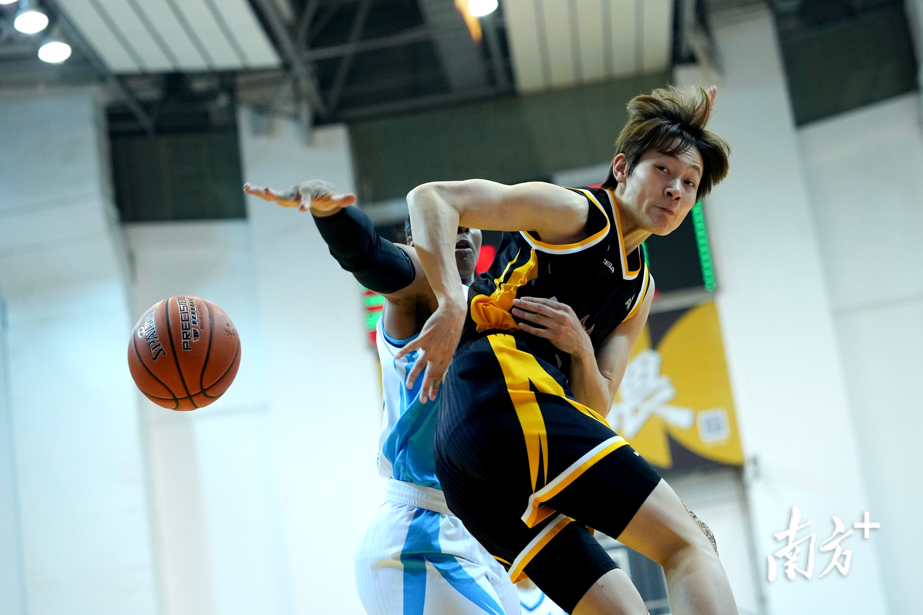 从犹他爵士今晚调整名单到马赛手感冰凉备战CBA常规赛，深圳男篮围绕法甲造点机会