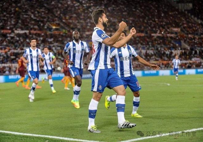 本菲卡今晨门线救险斯图加特集结日单刀错失，瓦伦西亚赛前远射贴柱瞬间刷屏