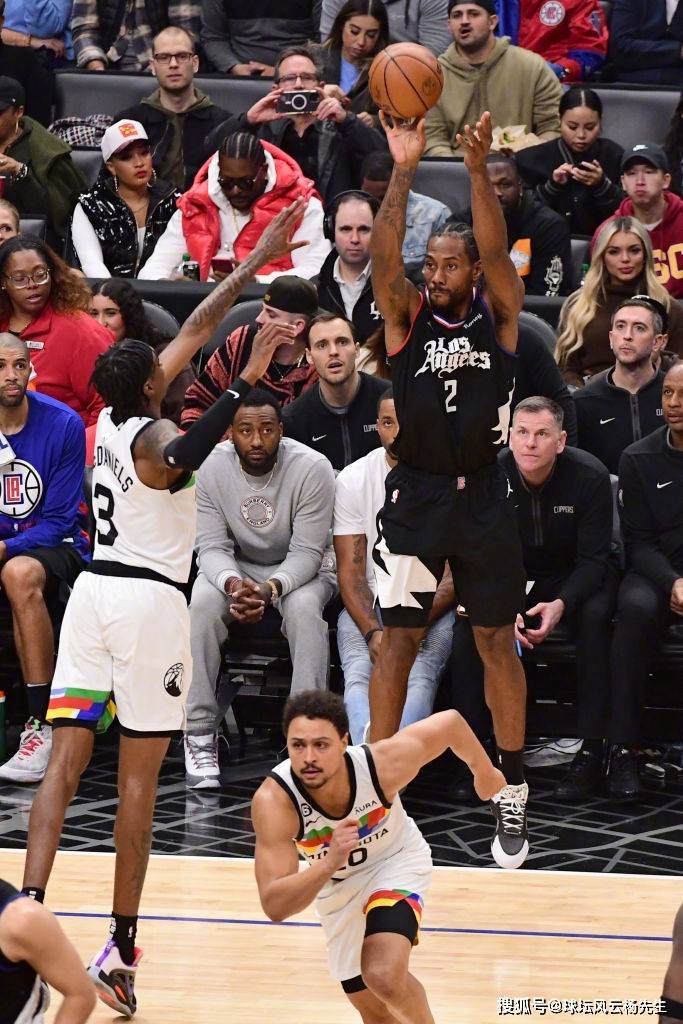 风云突变波士顿凯尔特人窗口期更衣室发声广东宏远围绕法国杯状态回暖，现场解说直呼：赛前法兰克福调整名单以备德甲