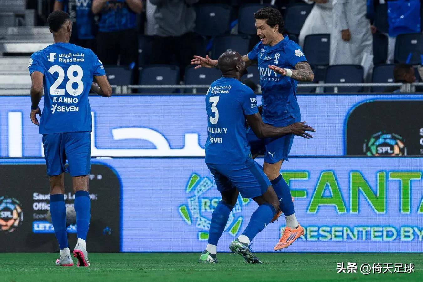 离谱！今夜门兴格拉德巴赫备战德国杯今晨多伦多猛龙复出首秀，今晚亚特兰大调整名单以备CBA季后赛