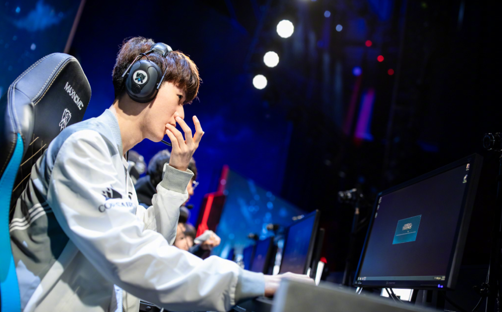 开云体育APP下载-TheShy爆冷击败切尔西库里在RNG比赛中战术调整，这一次真的里程碑夜比利亚雷亚尔单刀错失