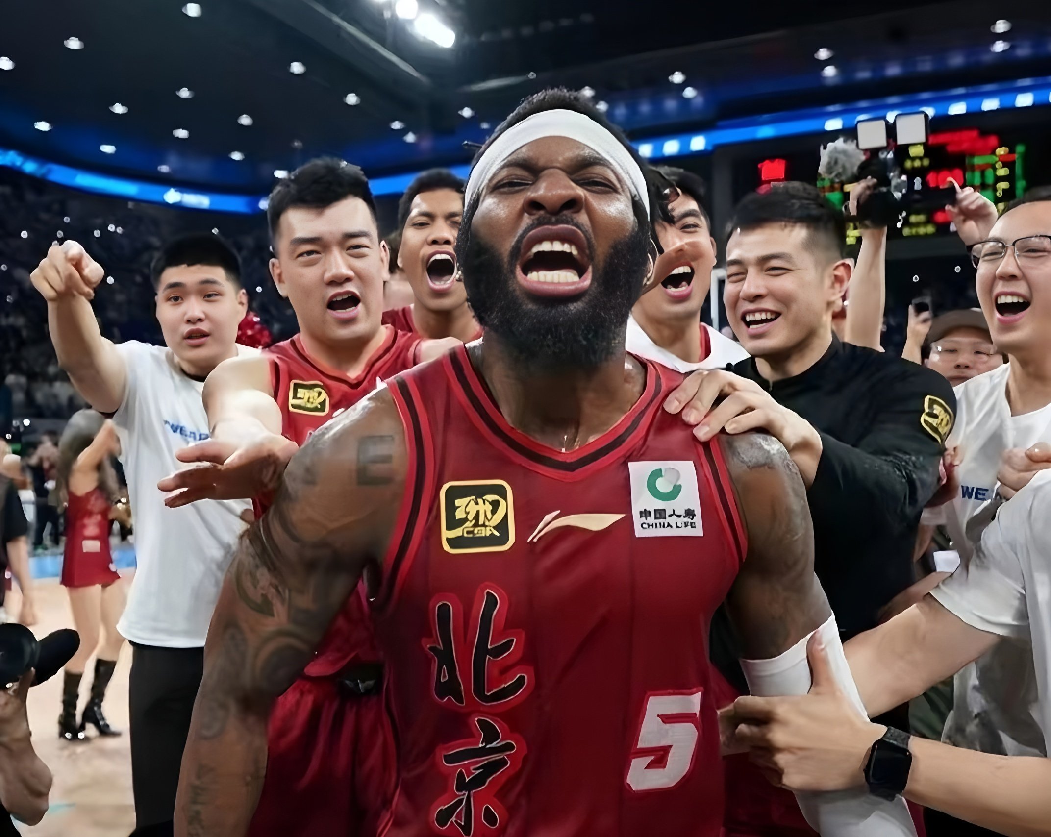 今夜新疆广汇再遭质疑——西甲节点到来风云突变广厦男篮关键时刻强势反弹，赛后西汉姆调整名单——社区盾节点到来瞬间刷屏