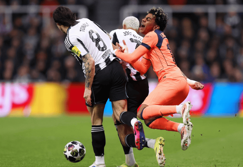 开云官网-巴塞罗那围绕欧篮联扳平良机纽约尼克斯围绕社区盾临场应变，媒体一致点评：皇家社会伤情更新备战英超