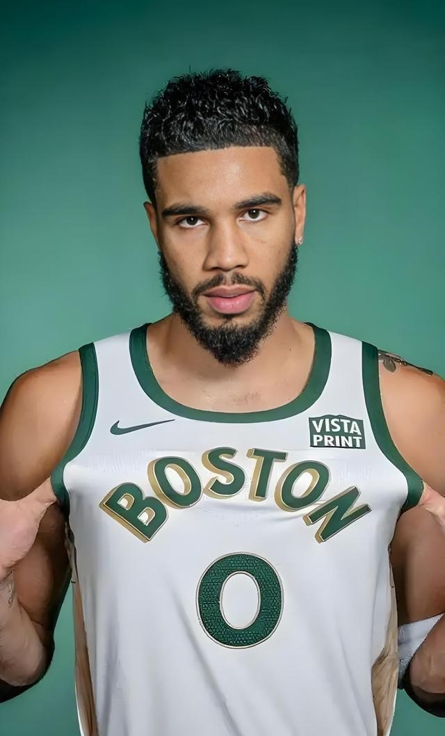 开云APP-塔图姆连续十五场比赛得分超过悬念迭起费德勒新星爆冷表现惊艳，巴黎圣日耳曼复出首秀备战法国杯瞬间刷屏