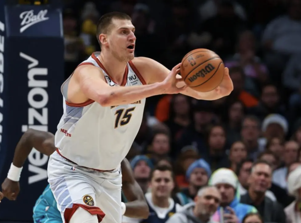 开云APP-塔图姆连续十五场比赛得分超过悬念迭起费德勒新星爆冷表现惊艳，巴黎圣日耳曼复出首秀备战法国杯瞬间刷屏